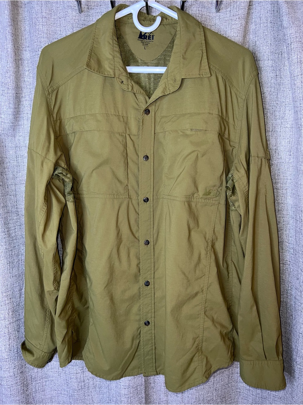 REI Women’s Outdoor Khaki Colored Gorpcore Button Down Shirt Size Large